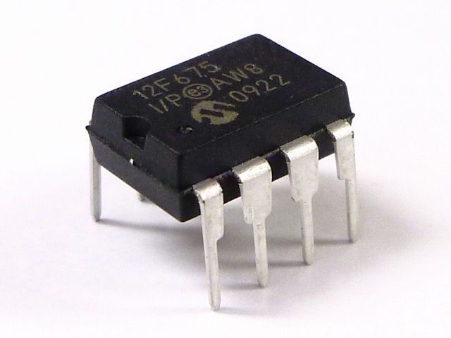 Image of Electronic parts *Microcontroller* PIC12F675 DIP-8 (IT10944)
